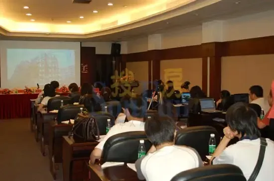 现场直播:龙光·峰景华庭新闻发布会 现场直播:龙光·峰景华庭新闻发布会