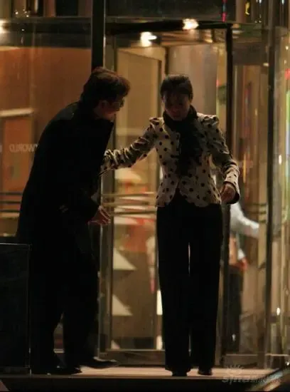  赵岭 博客大骂 袁立  前年买了别墅今年翻脸绝情