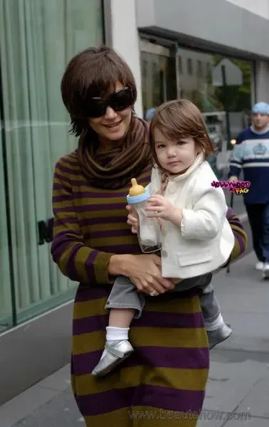 汤姆·克鲁斯夫妇在洛杉矶豪宅为女儿举行了低