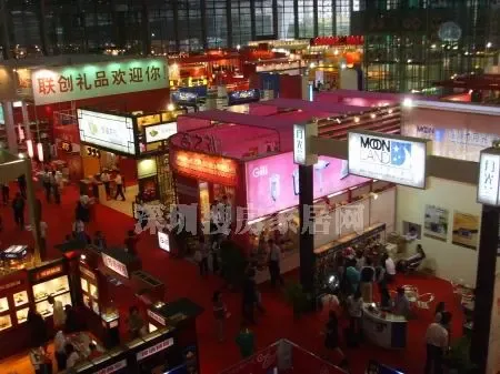 热闹的展会现场 热闹的展会现场