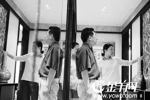 ■今年“五一”,看楼的市民明显增加。新快报记者宁彪/摄 ■今年“五一”,看楼的市民明显增加。新快报记者宁彪/摄