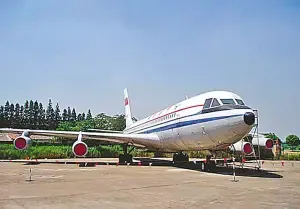 中国自行研制的“运十”停放在地面 中国自行研制的“运十”停放在地面