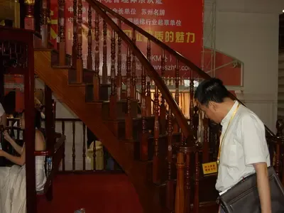 百万香梯配超级美女展会上令参展者眼花缭乱-家