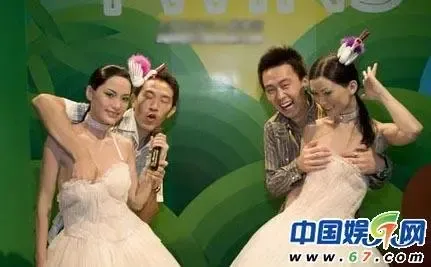 被袭胸被强吻+女星遭性骚扰尴尬瞬间[组图]