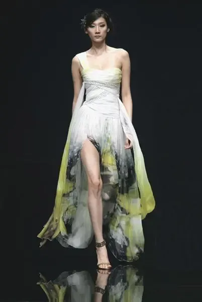 服装设计师:刘薇