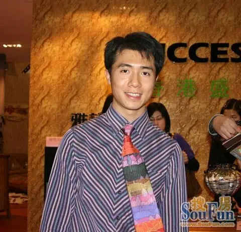 家具(东莞)展览会现场 【搜房网家天下】:我们看到盛世华隆高清图片