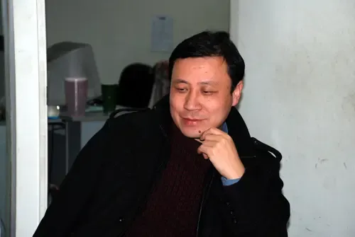 �󻰵ز���˫���� �鷿�����˶��人¥�У�
