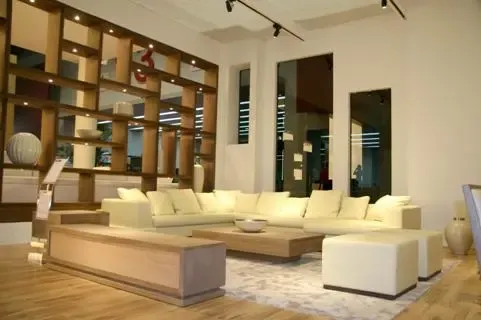 意大利顶级沙发品牌朗思博亮相广州国际家具展