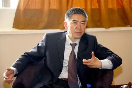 颜勇先生原来在云南工学院教书,是一名光荣的人民教师,几年前下海经商