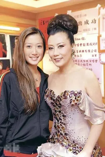 旧爱司仪何守信祝福 <em>汪明荃</em>罗家英结婚家居照