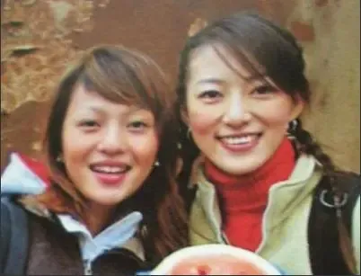 张韶涵<em>亲妹</em>美艳家居照 素颜姐妹逛街如twins-上