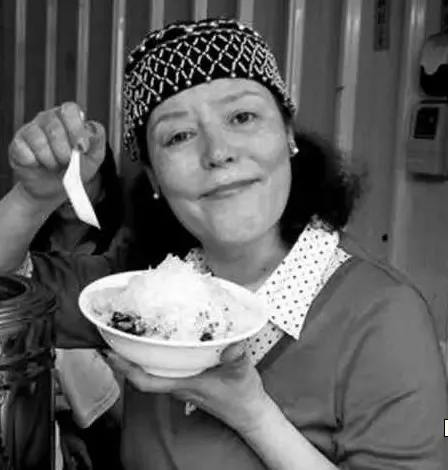 台湾过气艺人生活艰辛 居住窝棚靠卖豆花谋生