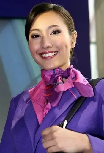 《天使<em>之争</em>》热播 看各国<em>空姐</em>魅力家居照-土地