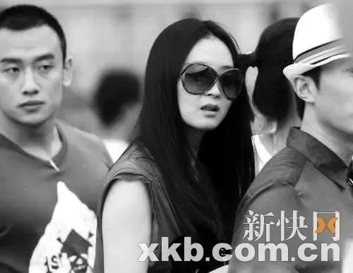  周迅 与 未来婆婆 王艳同亮相  周迅 与 王朔 已同居