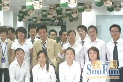 21世纪不动产上海锐丰宜川店全家福 21世纪不动产上海锐丰宜川店全家福