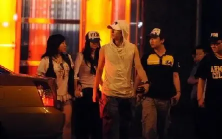 2007年3月仔仔因<em>前女友</em>许玮伦去世后