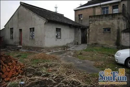 叹为观止无话可说 农民30万装修超豪华乡村别墅
点击图片查看下一页