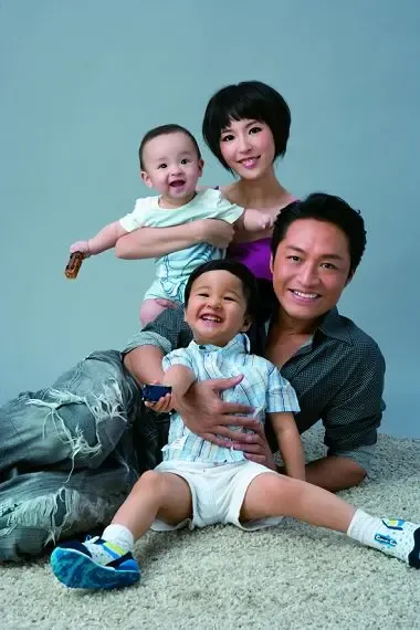 <em>马景涛大女儿</em>马世嫒首曝光 老夫少妻吴佳尼家