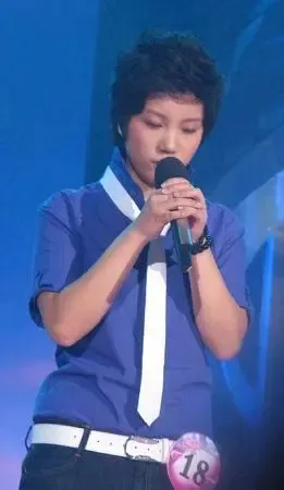 09<em>快女</em>李霄云<em>新歌</em>《沉淀》受欢迎 超女家居照