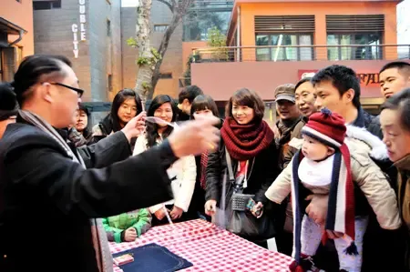 武汉天地举办新年魔幻之夜