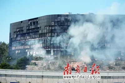 美国一男子为泄愤 驾飞机撞入税署大楼(图)|搜房地产资讯