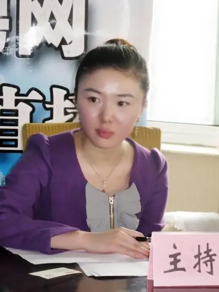 搜房网主持人 李卓琳