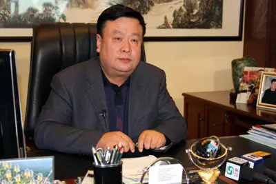 天庆集团董事长_天洲集团董事长照片