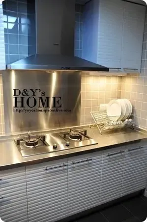 清包全自主设计 演绎黑白红的后现代简约风(图) 清包全自主设计 演绎黑白红的后现代简约风(图)