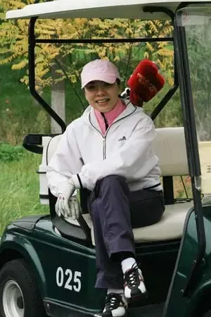 干炼<em>女警察</em>挥杆绿茵场 郭晓晓:我是pose型选手