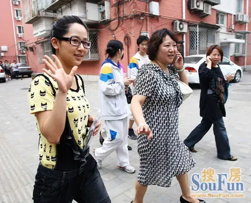  张一山 杨紫参加 高考 遭围堵-苏州新房网-搜房网