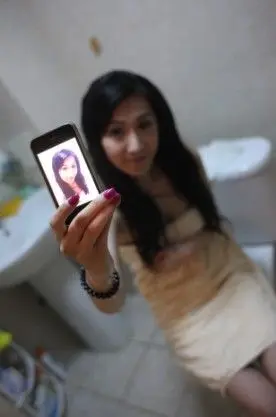 KK姐诚聘男友看世界杯直播 生活家居照曝光(图