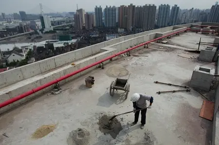 地产巨头搭脉: 一线楼市成交或降四成 房价跌回去年