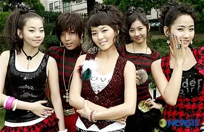 韩国当红歌手<em>wo<em></em>nder girls</em>组合美艳家居照(组图