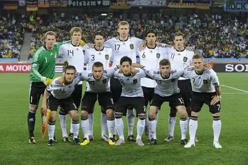 世界杯法国vs墨西哥 看卡卡梅西当红球星家居