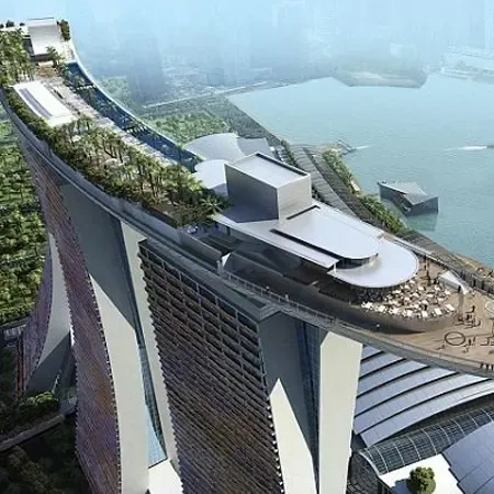 惊叹!新加坡55层楼顶游泳池可俯视人间(组图)