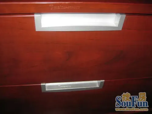 测评:顶固红樱桃衣柜 中式红色让沉静生动起来-土地资讯-中国土地挂牌网