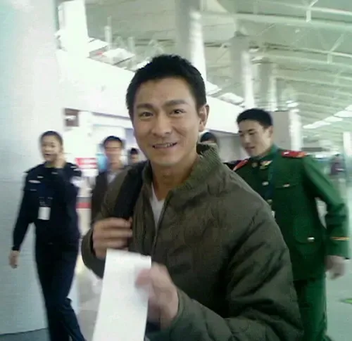  刘德华 出巡两车 保镖 护航