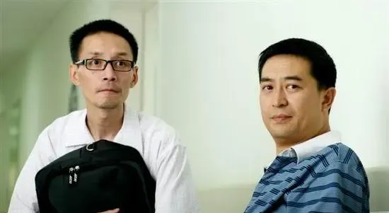 《我是业主》开播 张嘉译王海燕夫妻家居照