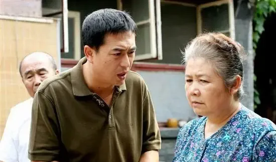 《我是业主》开播 张嘉译王海燕夫妻家居照