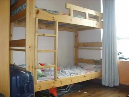 网络人气<em>姐妹</em>花代言<em>游戏</em> 晒9款<em>双胞胎儿童</em>卧室