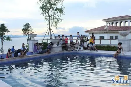 观沧海赏<em>美女</em> 搜房摄影俱乐部凯旋湾外拍活动