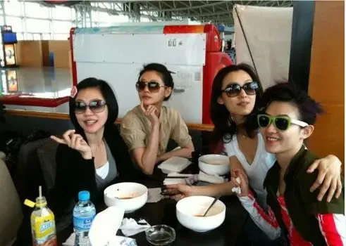 大S小S生活照气质又性感姐妹情深宛若一人(图)-