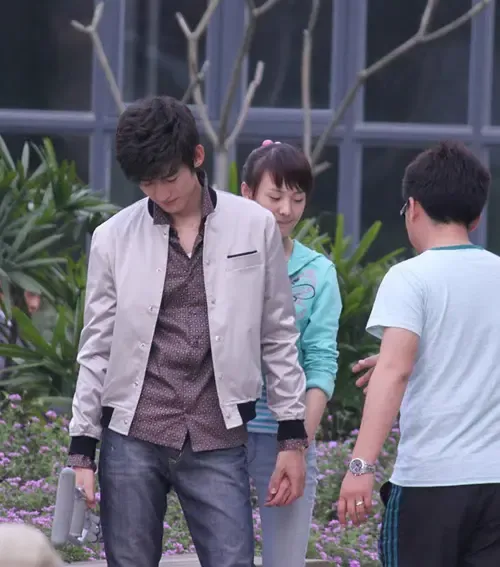 郑爽领衔绯闻明星亲密照