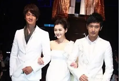  黄晓明大s 何润东家居照