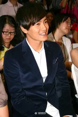 <em>郑元畅</em>雷人<em>女友</em>曝光+网友痛批不如欢迎爱光临