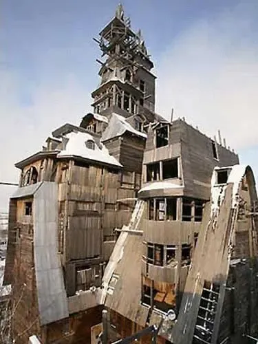 13层楼没有一个钉子世界十大奇怪建筑盘点(图