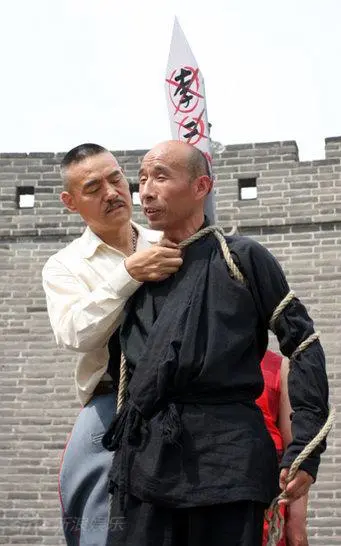 铁梨花剧情曝光导演郭靖宇赞陈数 女星复古家