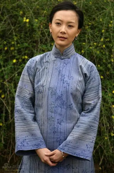 铁梨花剧情曝光导演郭靖宇赞陈数 女星复古家居照(图)
