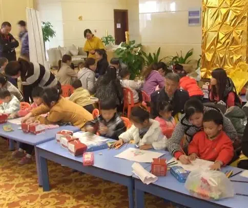 恒大名都 七彩蜡笔,童话世界 亲子绘画比赛