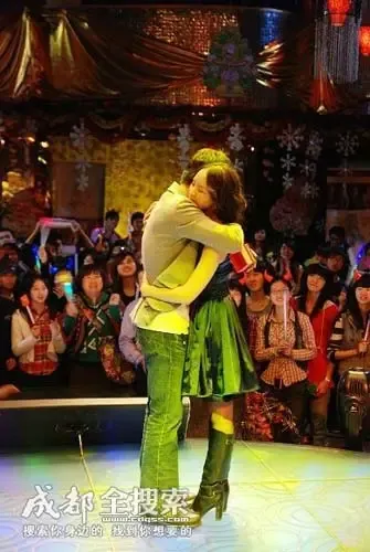 霍建华恋上<em>宁波妹</em>童蕾 一一向前冲家居照火花